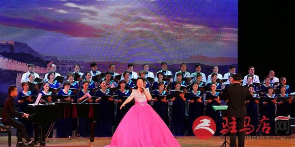 苏明明演唱《我爱你，中国》.jpg