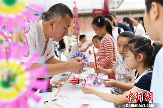 第五届芳草非遗嘉年华活动在北京民俗博物馆举办。主办方供图