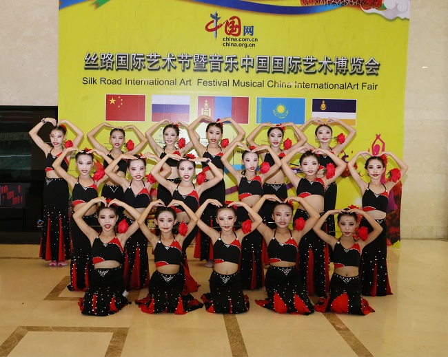 深圳选送舞蹈表演在丝路国际艺术节获得“表演金奖”