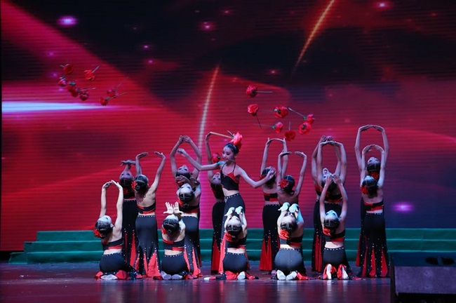 深圳选送舞蹈表演在丝路国际艺术节获得“表演金奖”