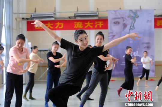 探秘舞剧《刘三姐》排练现场：会跳舞的“刘三姐”长啥样？