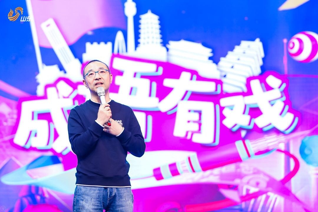 刘仪伟现场“赋能”孩子、家长、城市、品牌.jpg