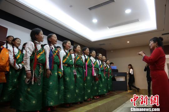 青海玉树藏族童声合唱团启动国内巡演