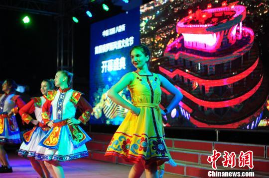 沈阳俄罗斯风情文化节开幕载歌载舞演绎异国风情