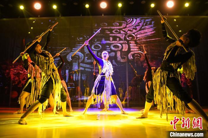 云中家歌公益音乐会在京举行原生态歌舞“唱响”民族文化