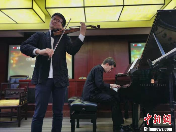 中国、芬兰演奏家上海同台“梦幻弓弦传友情”