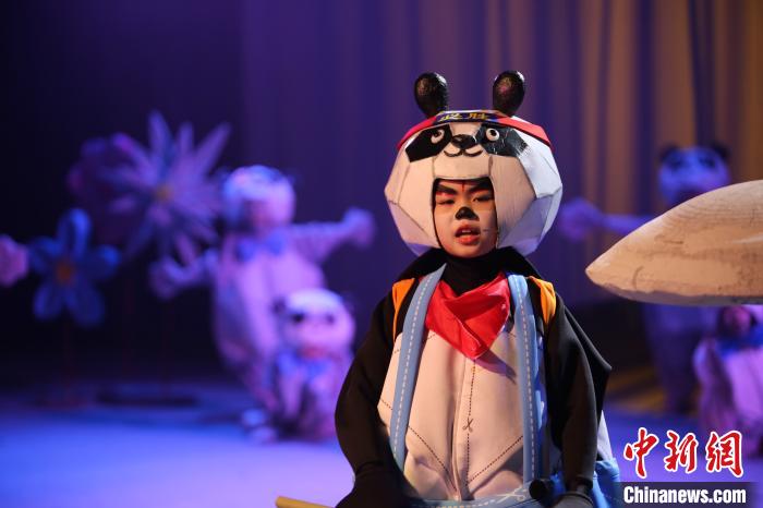 大熊猫主题少儿音乐剧《破壳》在成都首演