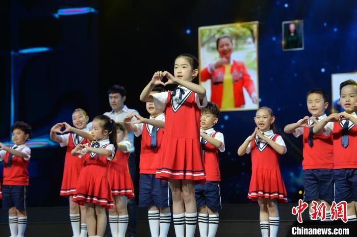 演出现场。　万程鹏摄