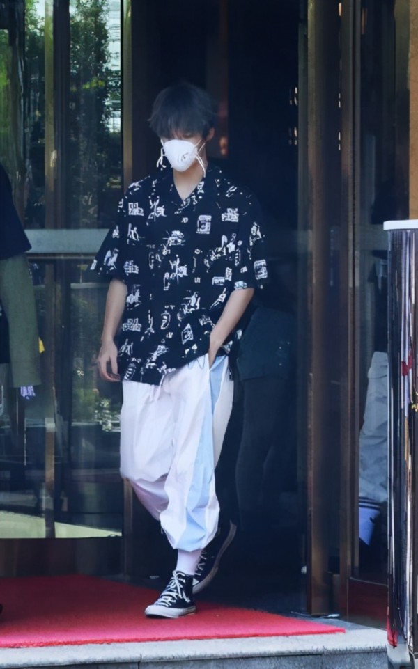 实力唱将or潮流偶像，细数戴口罩也帅气袭人的宝藏男孩
