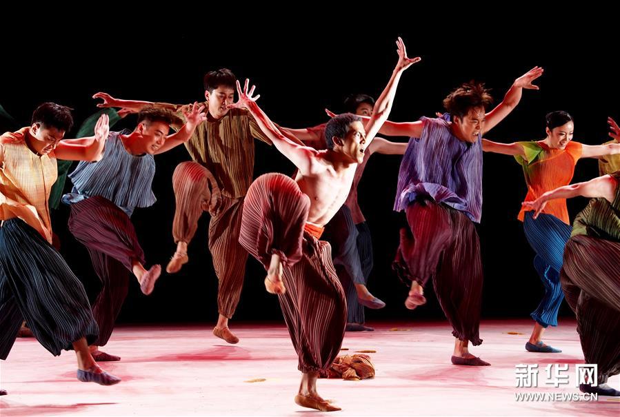 （文化）（6）第十二届中国舞蹈“荷花奖”入围舞剧《石榴花开》在上海演出