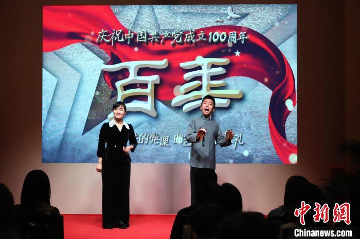 图为快板快书联唱《说“大”话》。　张道正摄