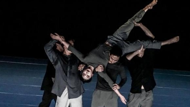 谢欣舞蹈剧场《九重奏》用舞者的身体“演奏”交响乐