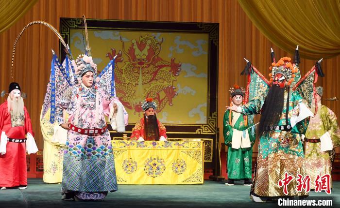 福建京剧院“武戏基地”重点打造经典剧目《伐子都》复排上演。　记者刘可耕摄