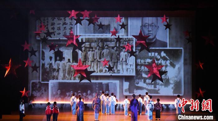 首演之后，该剧还将在江苏省内巡演，并重走新安旅行团之路，在全国巡演。　谭鑫摄