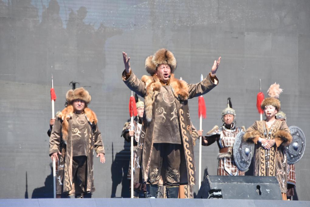 中国新疆以玛纳斯为媒奏响多民族文化“交响曲”