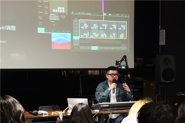 音乐数智四川重点实验室举办合成器调制技术讲座