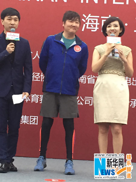 孙楠三亚马拉松'为爱奔跑' 带领团队齐跑