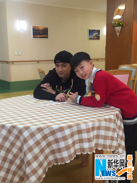 古巨基学员弹唱《贝加尔湖畔》 2周3千万点击