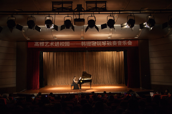 古典音乐会爆满 韩珊珊钢琴魅力征服听众