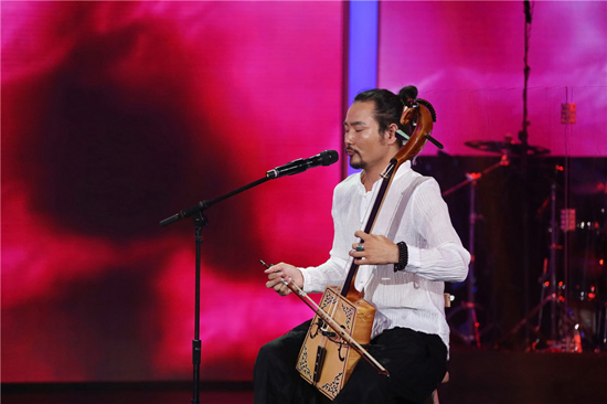 阿吉太亮相央视《天天把歌唱》 传递正能量 阿吉太亮相央视《天天把歌唱》 传递正能量