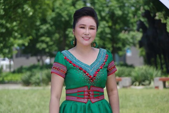 《套马杆》广场舞版MV开拍 乌兰托娅邀你共舞