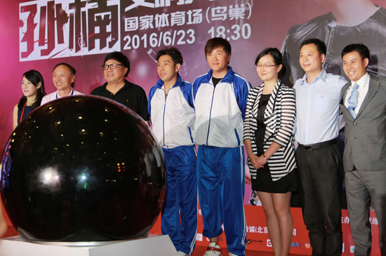 孙楠“飞鸟毕业会”鸟巢开唱 校服出场畅聊校园生活 孙楠“飞鸟毕业会”鸟巢开唱 校服出场畅聊校园生活