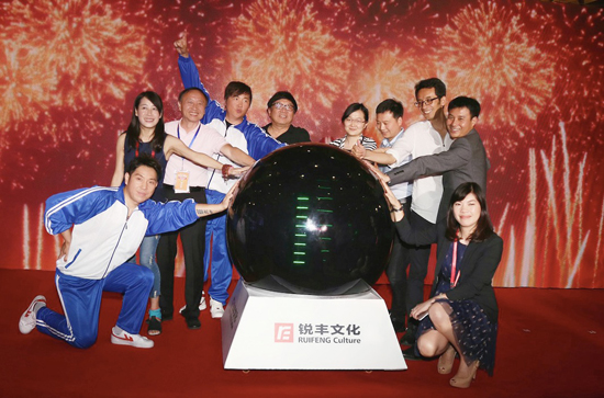 孙楠“飞鸟毕业会”鸟巢开唱 校服出场畅聊校园生活 孙楠“飞鸟毕业会”鸟巢开唱 校服出场畅聊校园生活