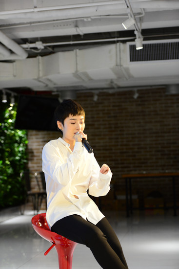 曾轶可转型做导演拍MV 分享“闯”作故事 曾轶可转型做导演拍MV 分享“闯”作故事