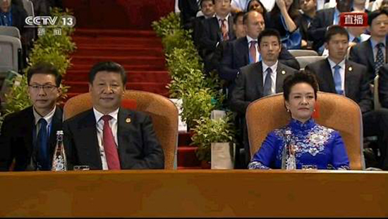 习近平主席和夫人彭丽媛观看G20峰会文艺演出《最忆是杭州》