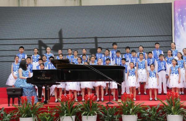 金紫荆走进深圳校园， 中外音乐家与学生零距离互动