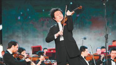 小提琴演奏家吕思清在奥林匹克公园夏季音乐季中演出